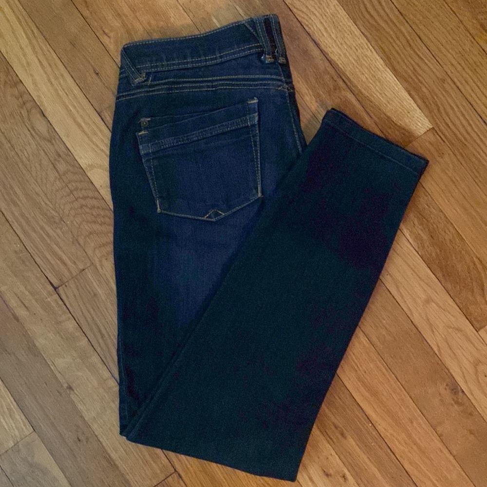 Democracy blue denim skinny jeans
Size: 8
Gently worn